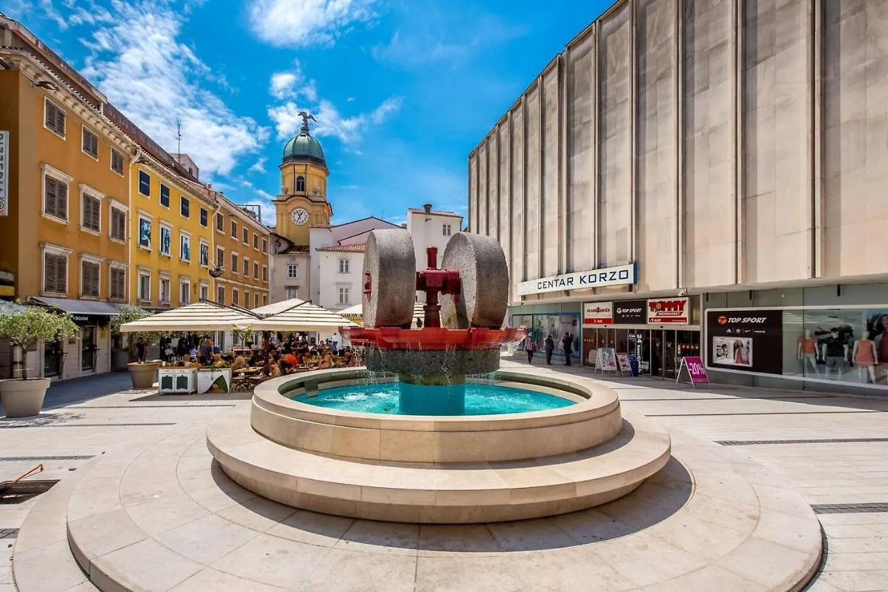 Naval Studio With Garden Rijeka Lejlighed